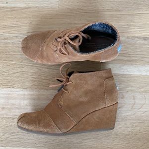 Toms wedge bootie size 8 1/2 cognac